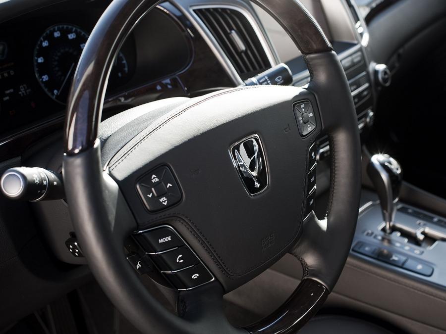 Hyundai Equus 2010 года  (US) (фото 5 из 68)